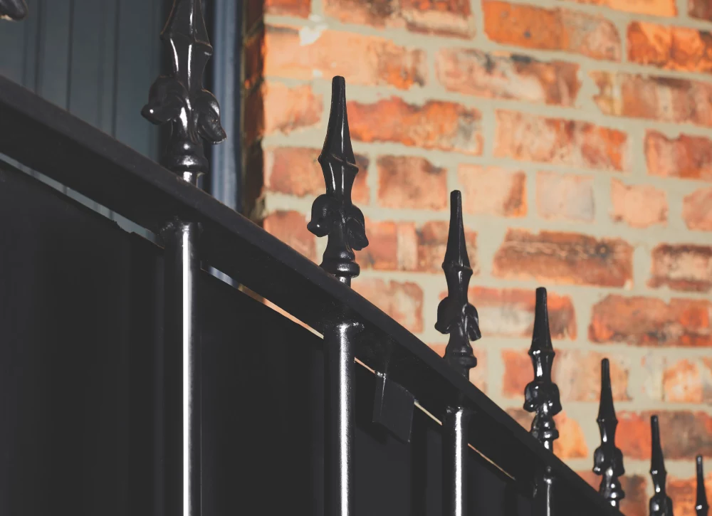 Ronseal Matt Metal Paint Black 750ml - Image 2